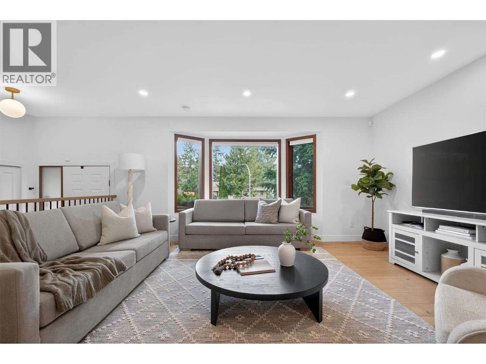 1812 Olympus Way, West Kelowna