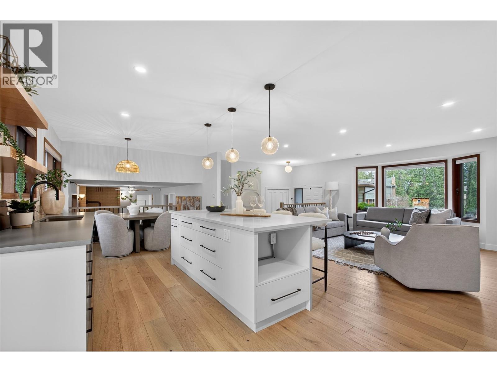 1812 Olympus Way, West Kelowna