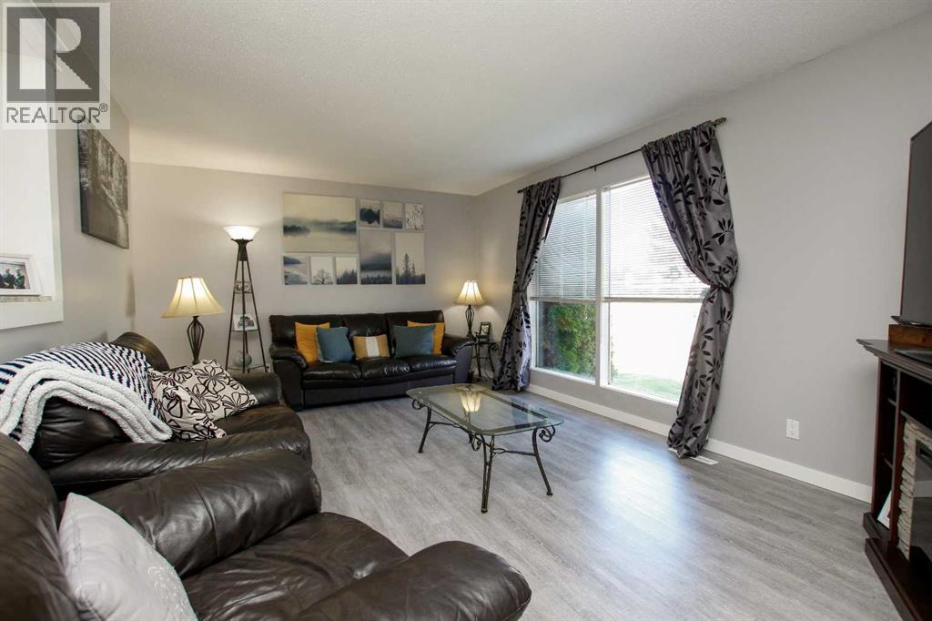 4 Mckee Close, Red Deer