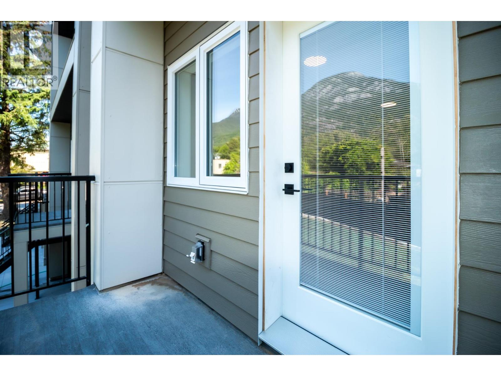 38891 GARIBALDI AVENUE, Squamish