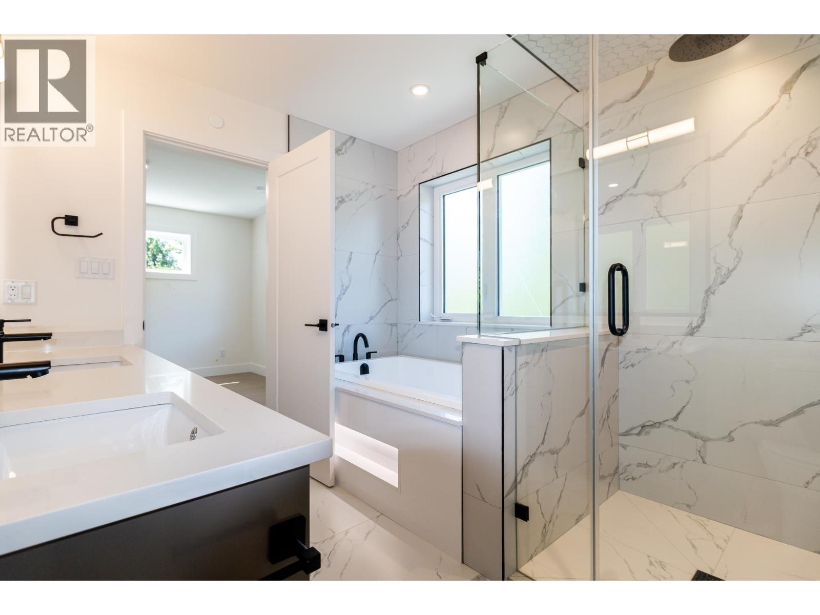 38891 GARIBALDI AVENUE, Squamish