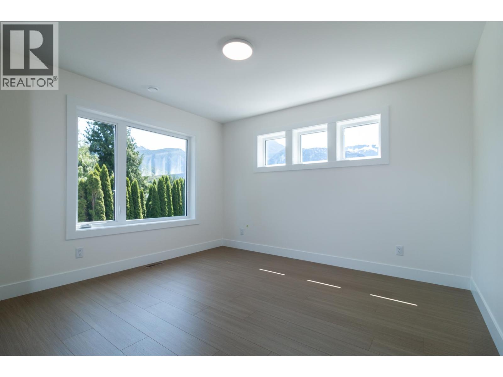 38891 GARIBALDI AVENUE, Squamish