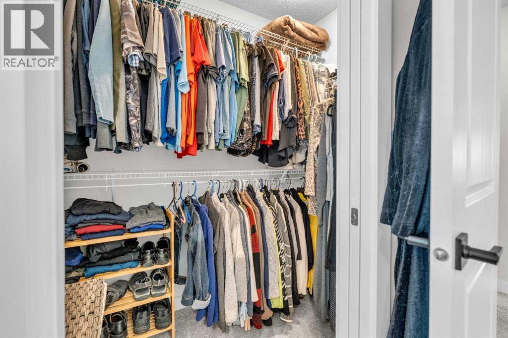 Single Family House for Sale in  Wolf Creek Way SE Wolf Willow Calgary 