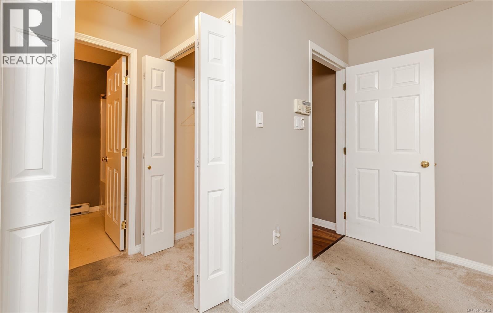 5256 ARBOUR CRES - 28