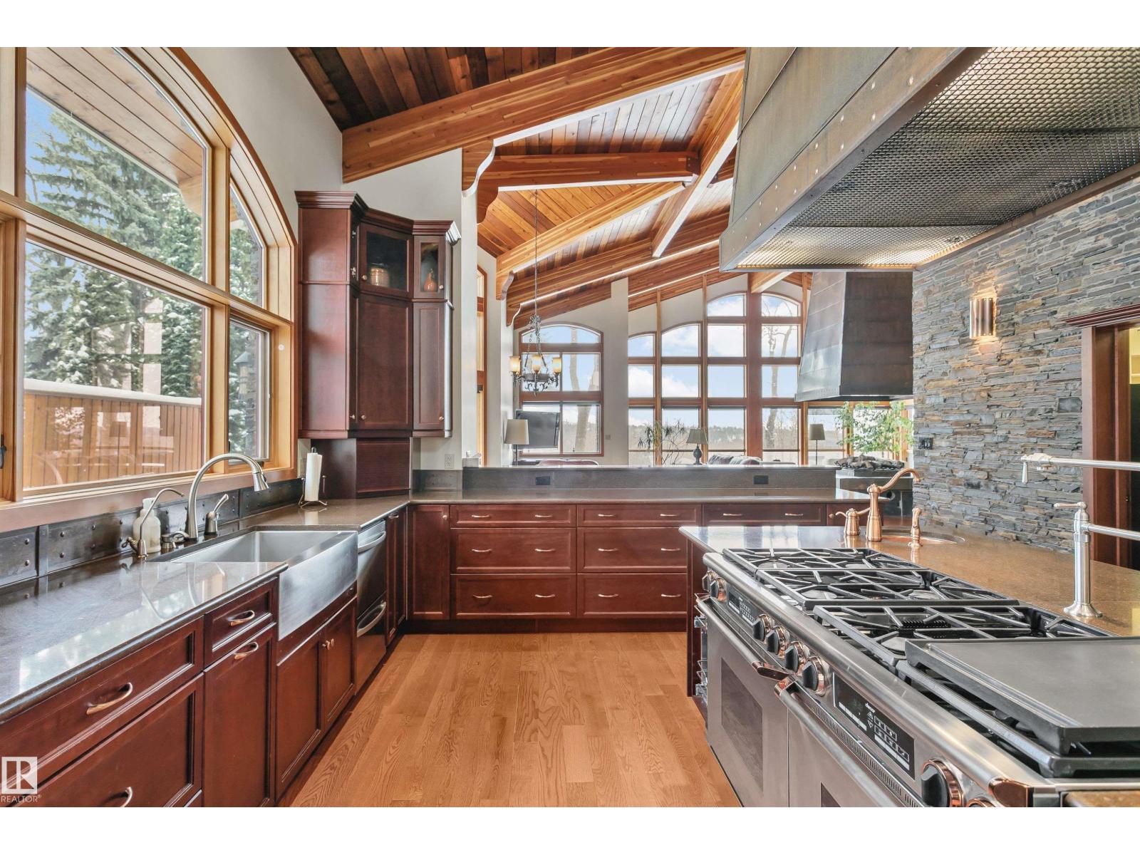 12 WELLINGTON CR NW - 34