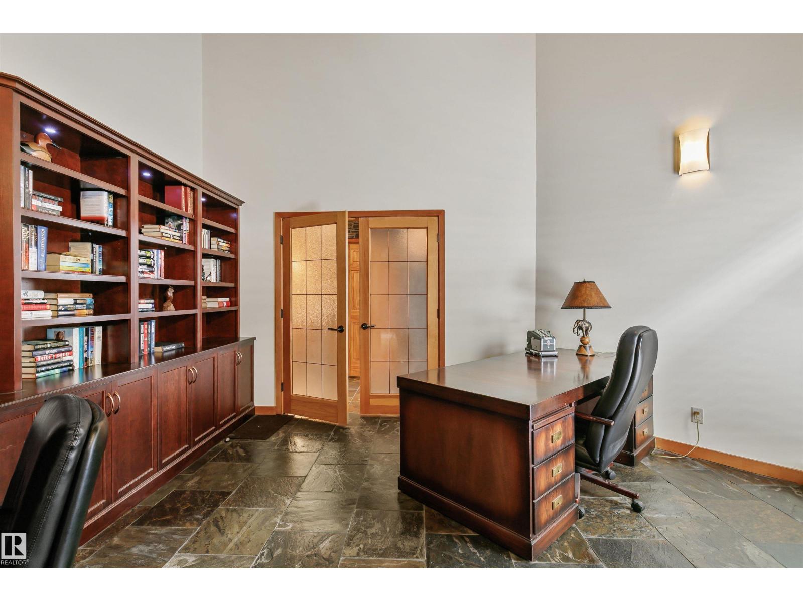 12 WELLINGTON CR NW - 50