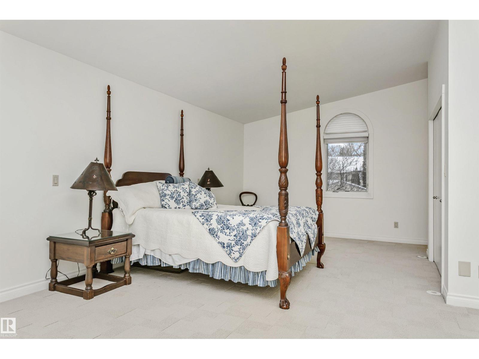 12 WELLINGTON CR NW - 55