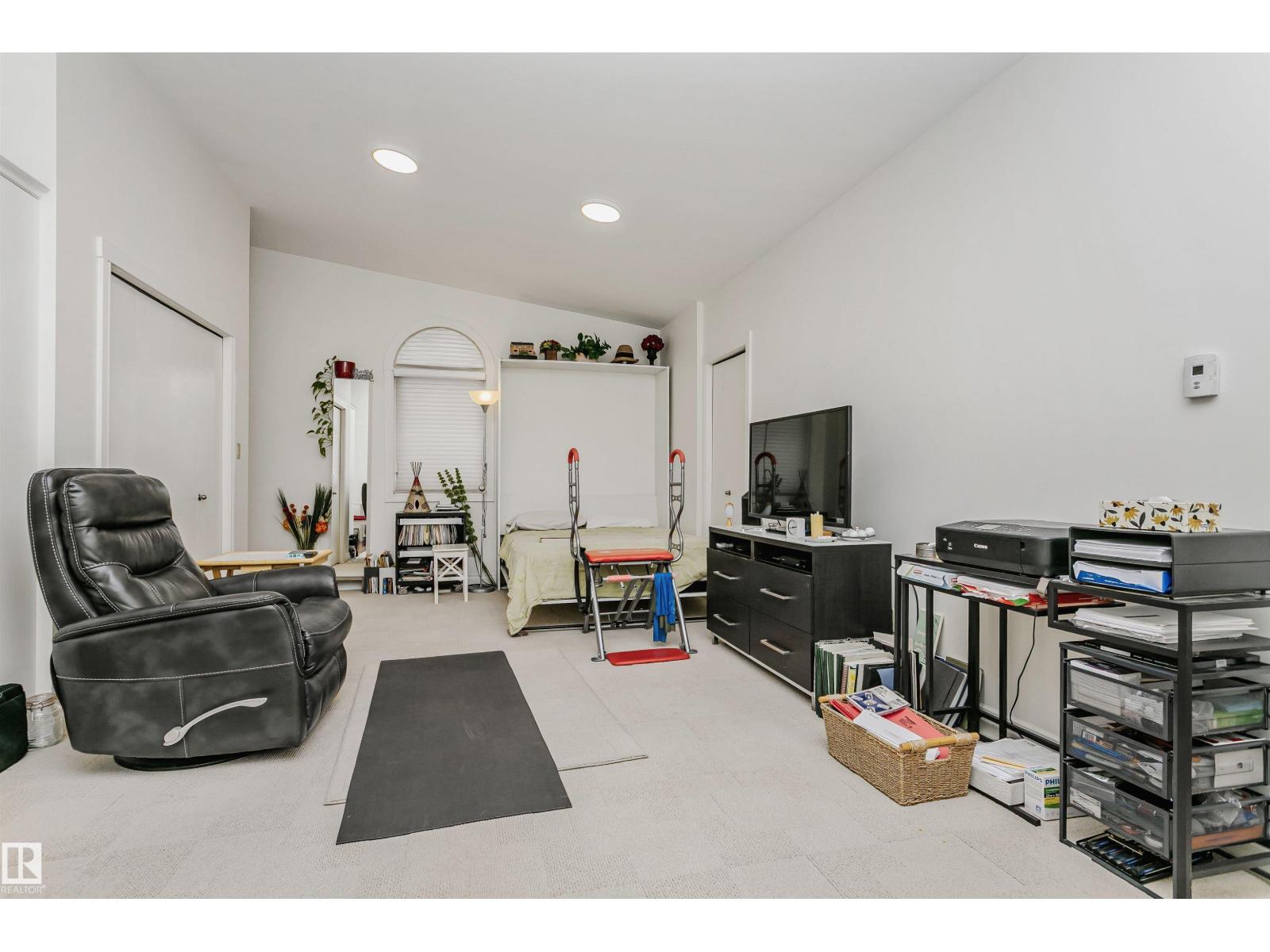 12 WELLINGTON CR NW - 57