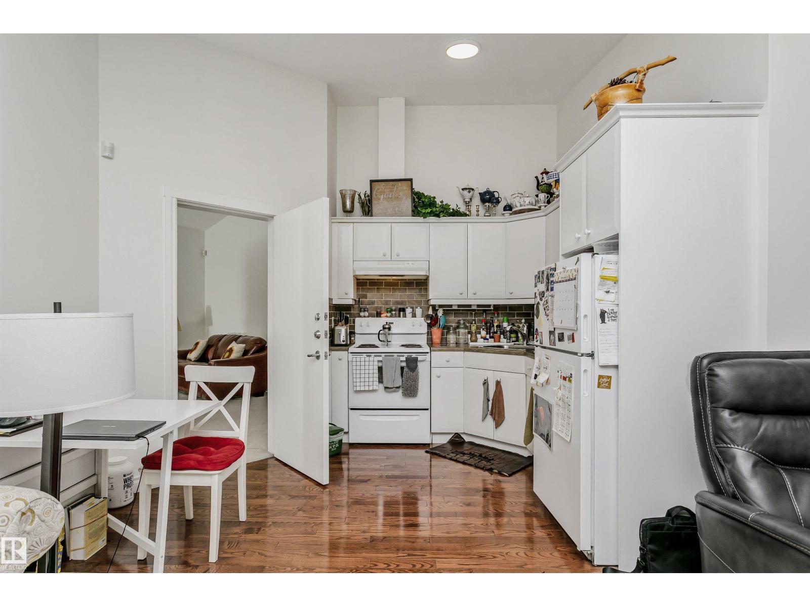 12 WELLINGTON CR NW - 58