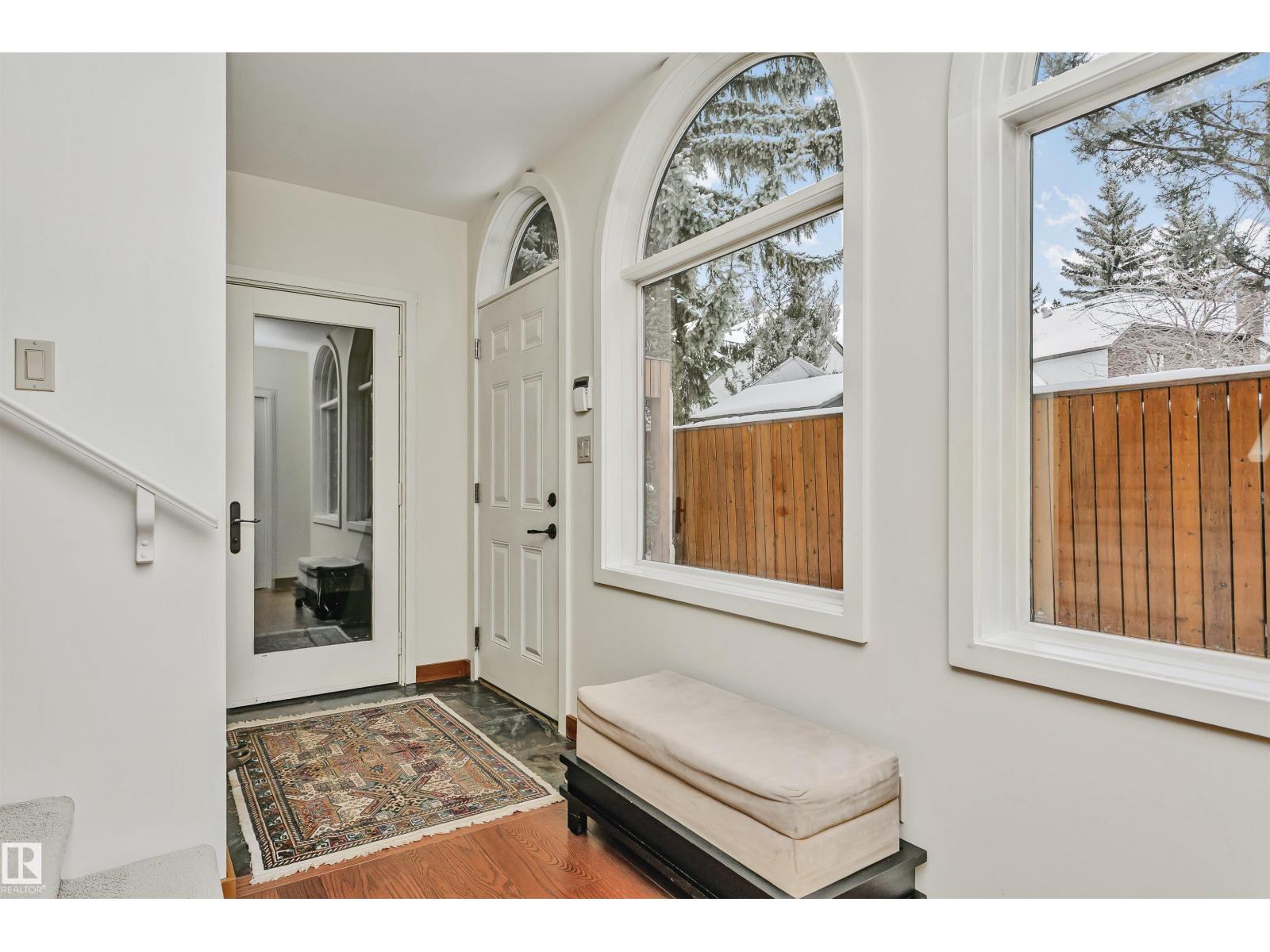 12 WELLINGTON CR NW - 60