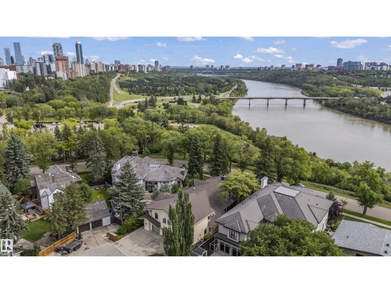 12 WELLINGTON CR NW - 66