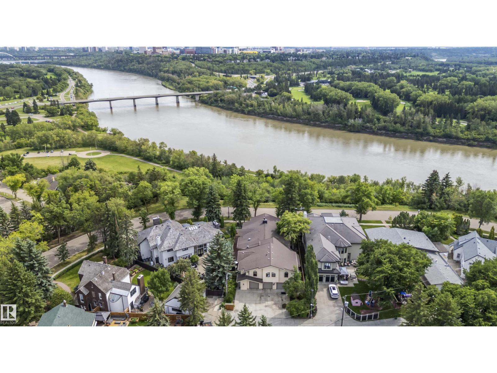 12 WELLINGTON CR NW - 67