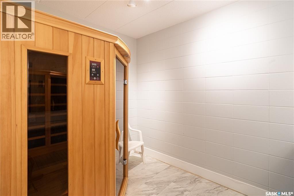 Single Family House High rise for Sale in   Westfield DRIVE Regina 