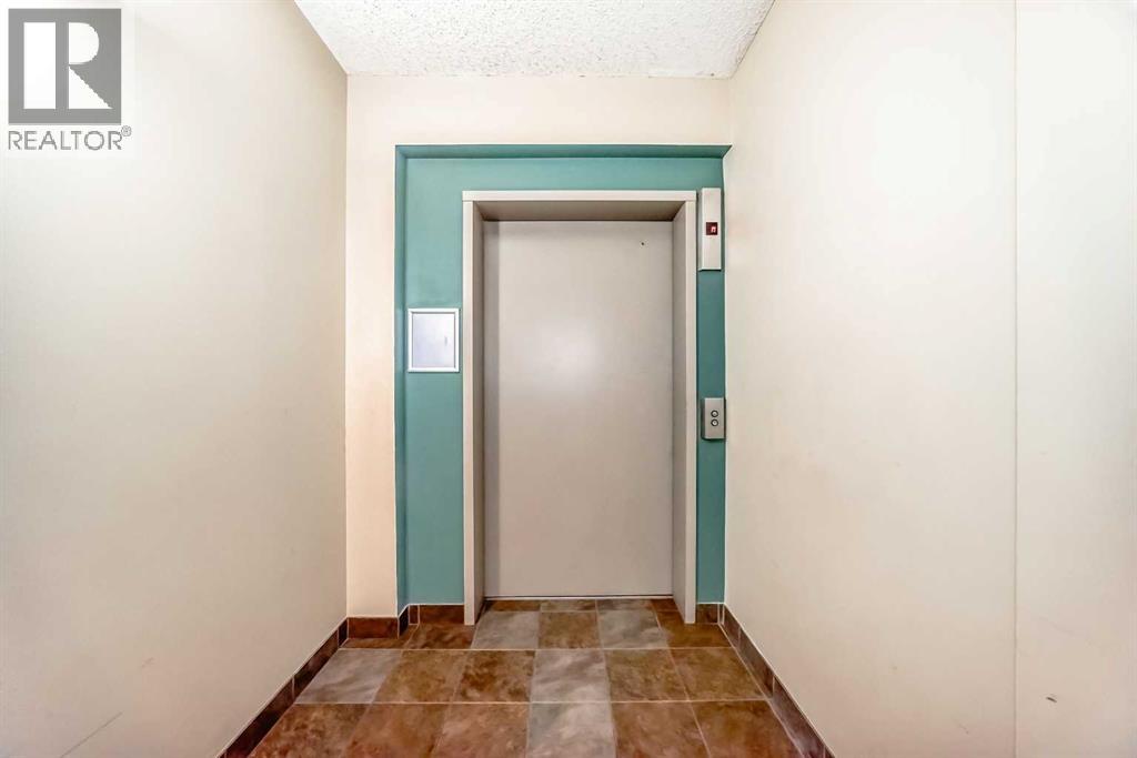 Single Family House for Sale in   Discovery Ridge Close SW Discovery Ridge Calgary 