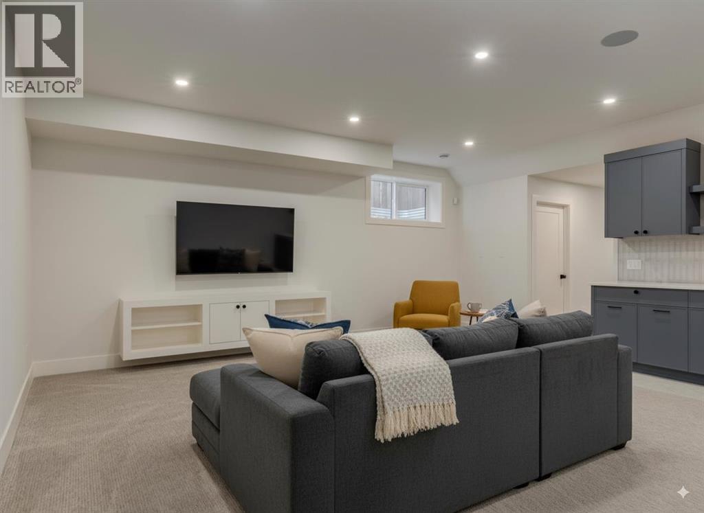 Single Family House for Sale in   Avenue NE Winston Heights/Mountview Calgary 