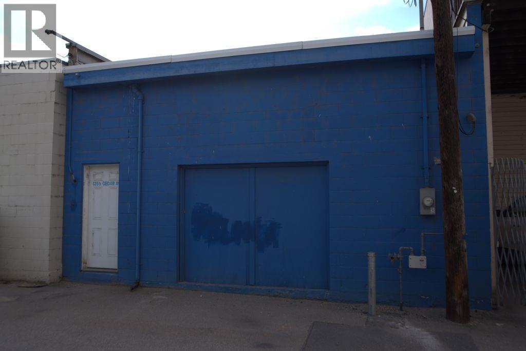 1267 & 1255 Cedar Avenue, Trail