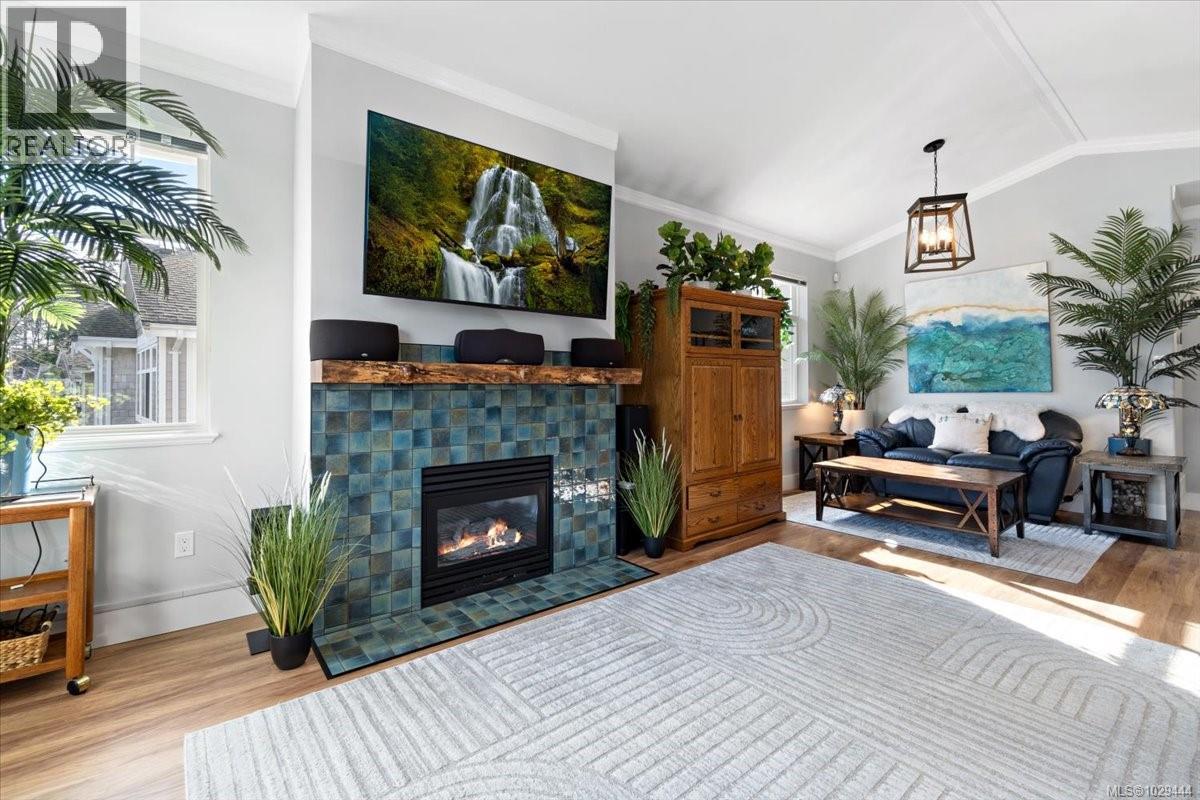 1254 SATURNA DR - 18