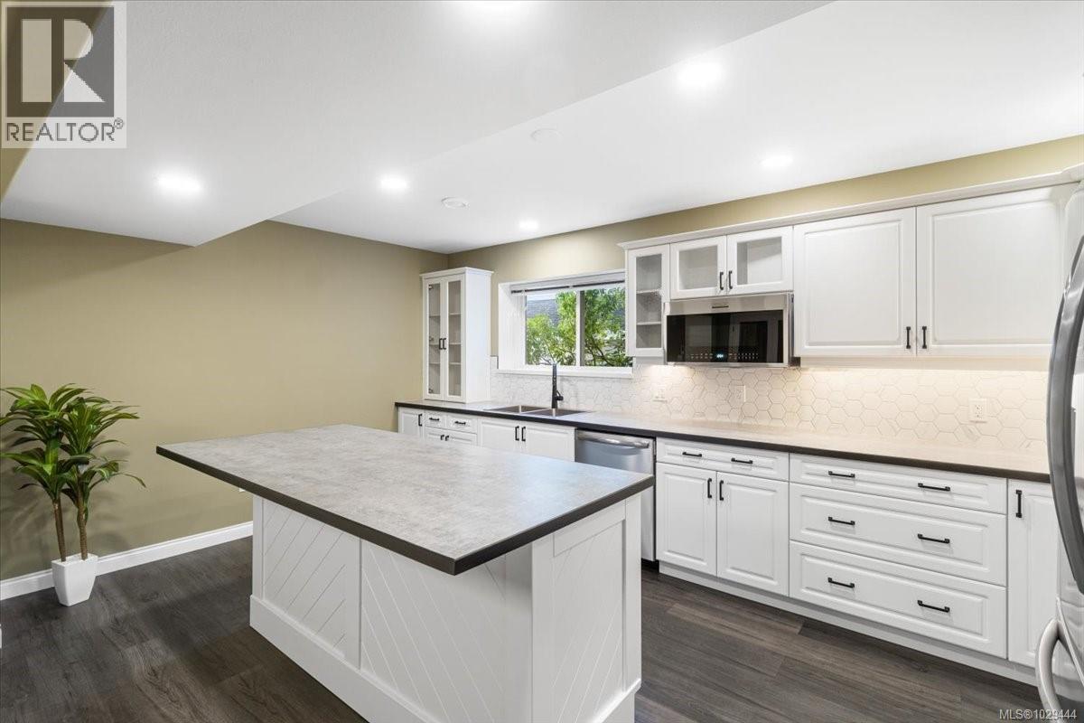 1254 SATURNA DR - 36