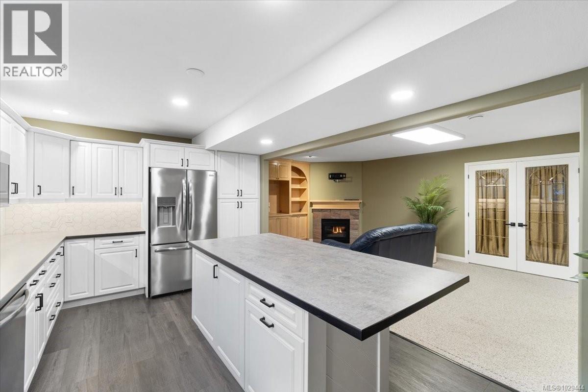 1254 SATURNA DR - 37