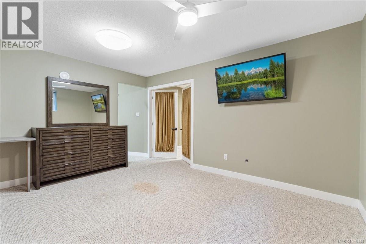 1254 SATURNA DR - 38