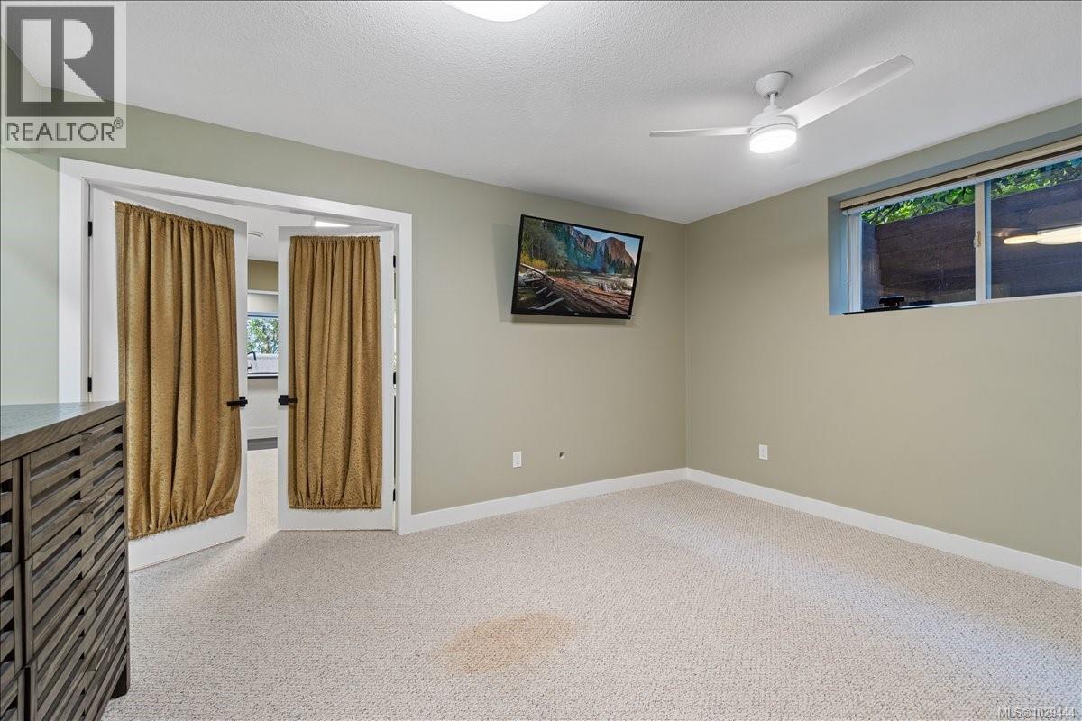 1254 SATURNA DR - 39