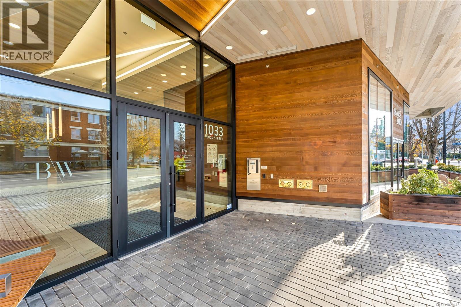 #405 1033 COOK ST - Image 2