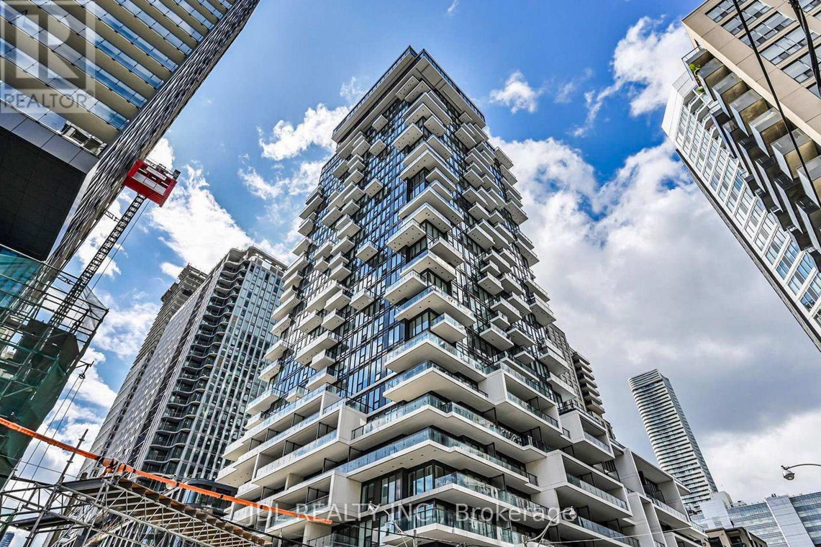 501 - 77 SHUTER STREET