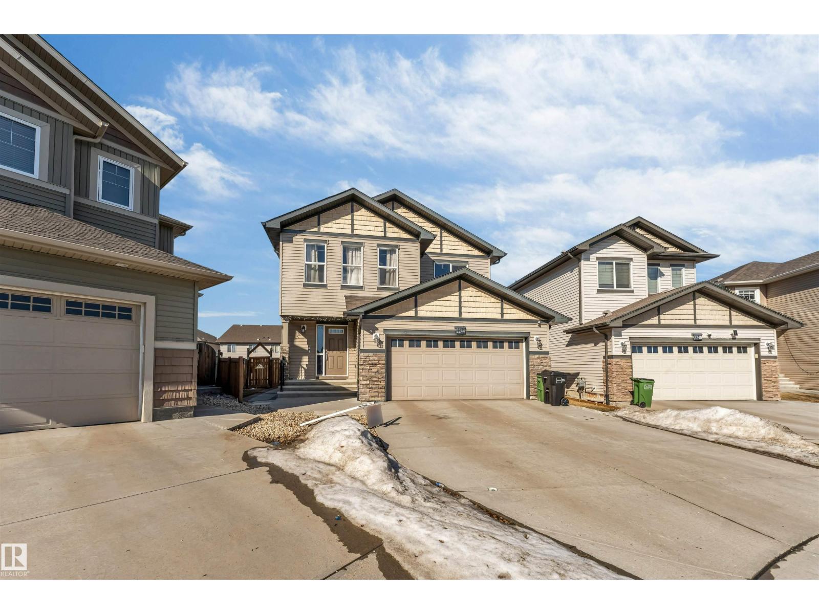 2244 21 AV NW - 2