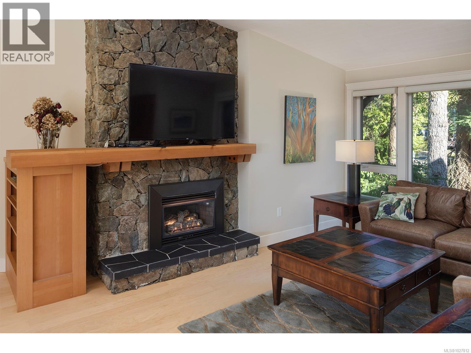  2807 Tudor Avenue, Saanich