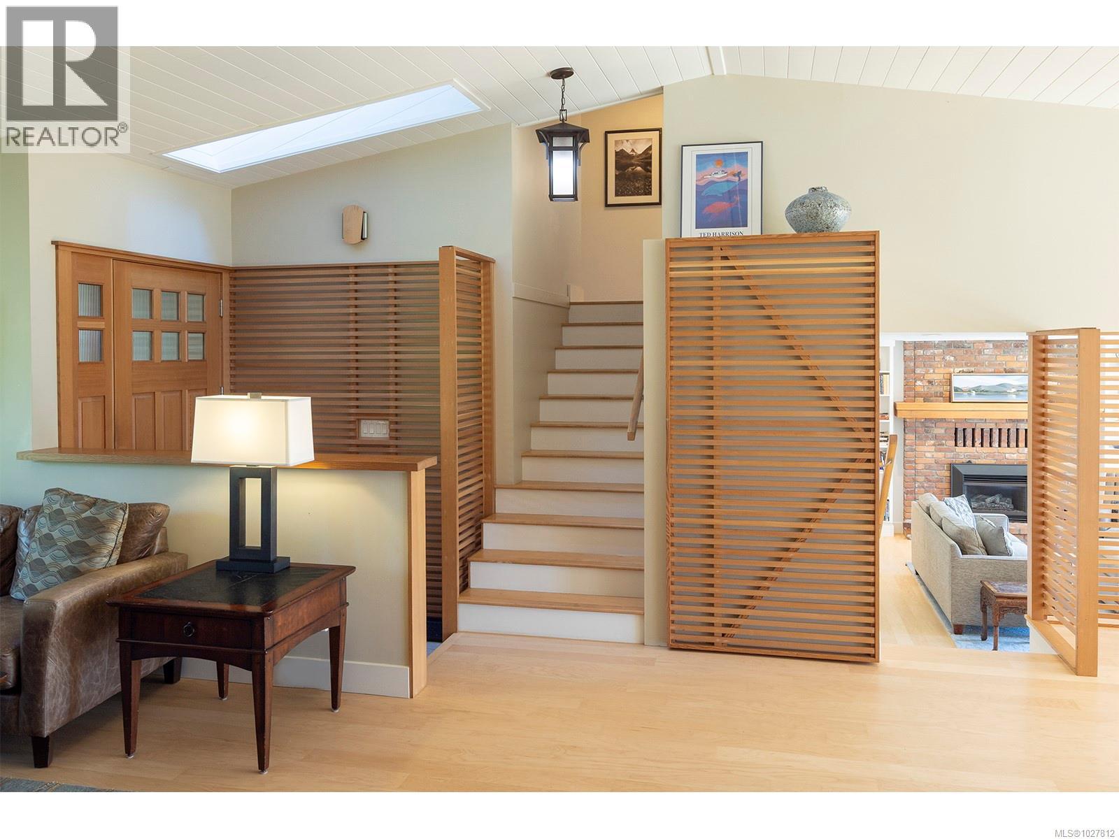  2807 Tudor Avenue, Saanich