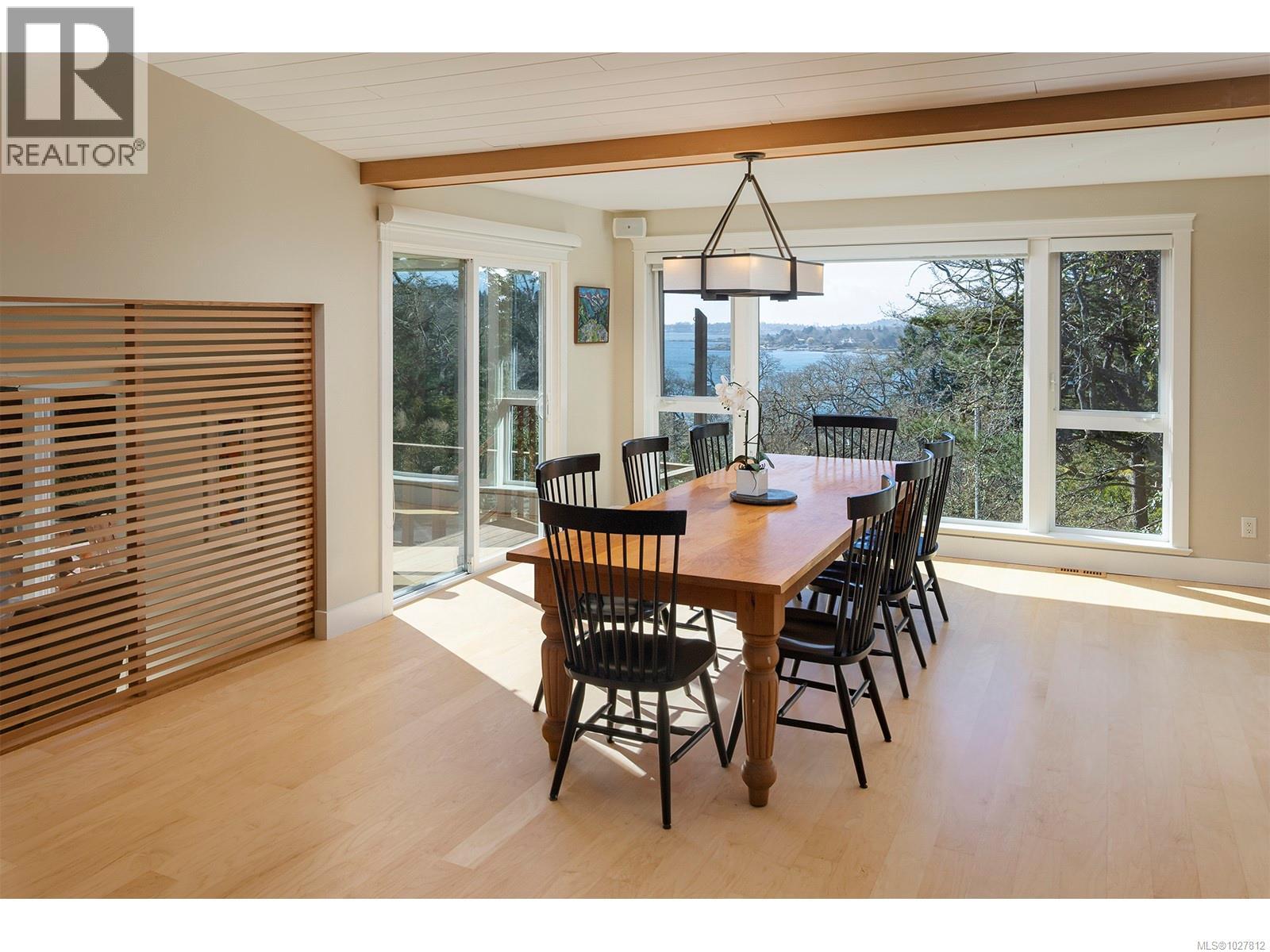  2807 Tudor Avenue, Saanich