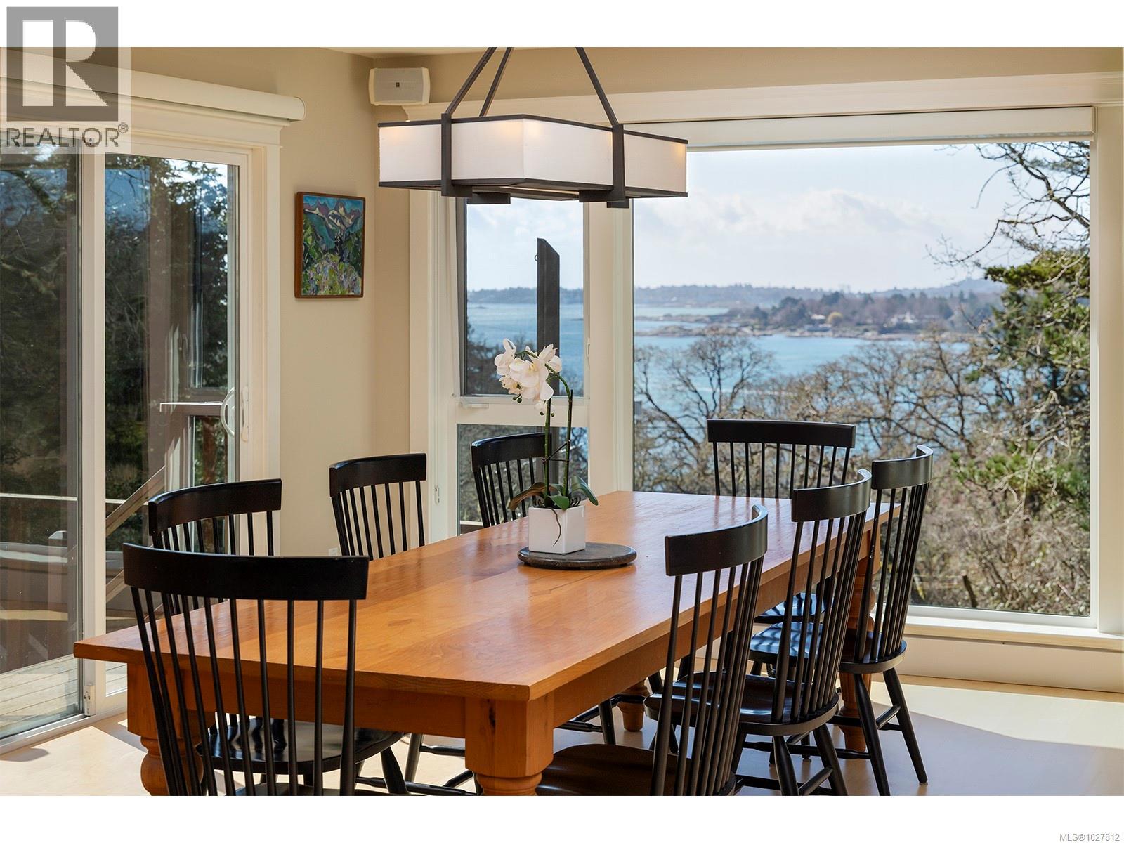  2807 Tudor Avenue, Saanich