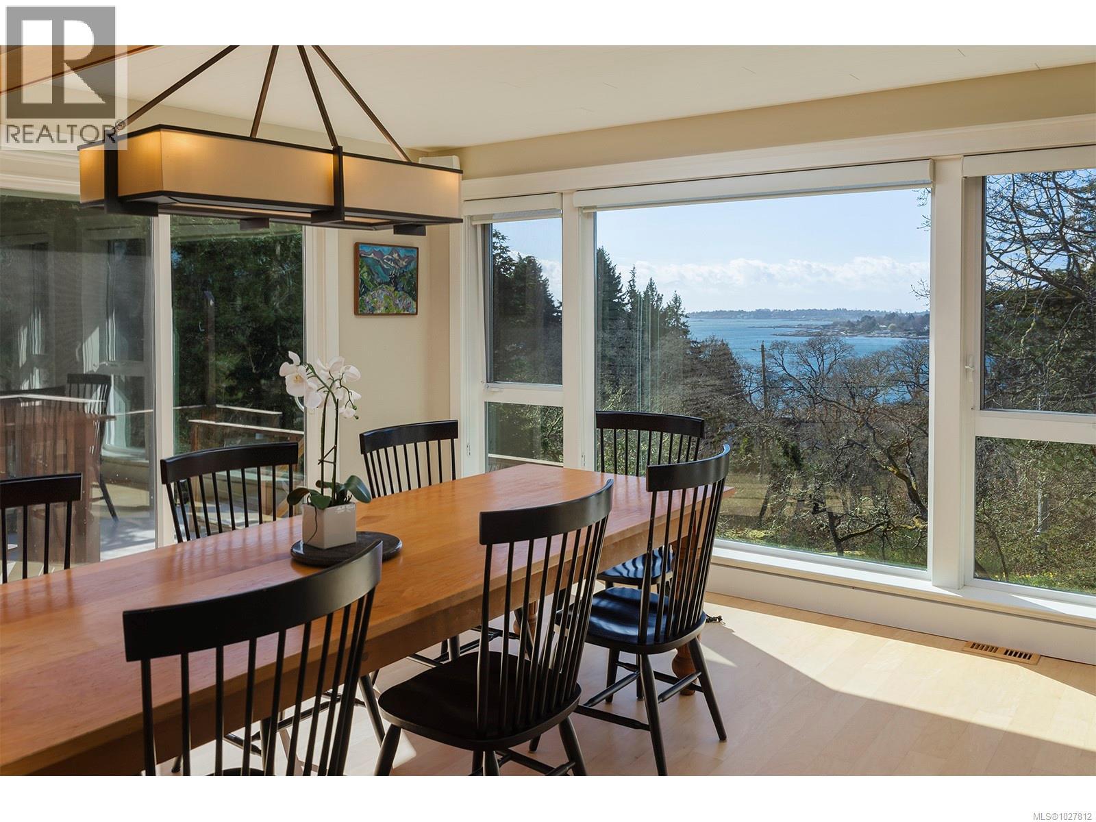  2807 Tudor Avenue, Saanich