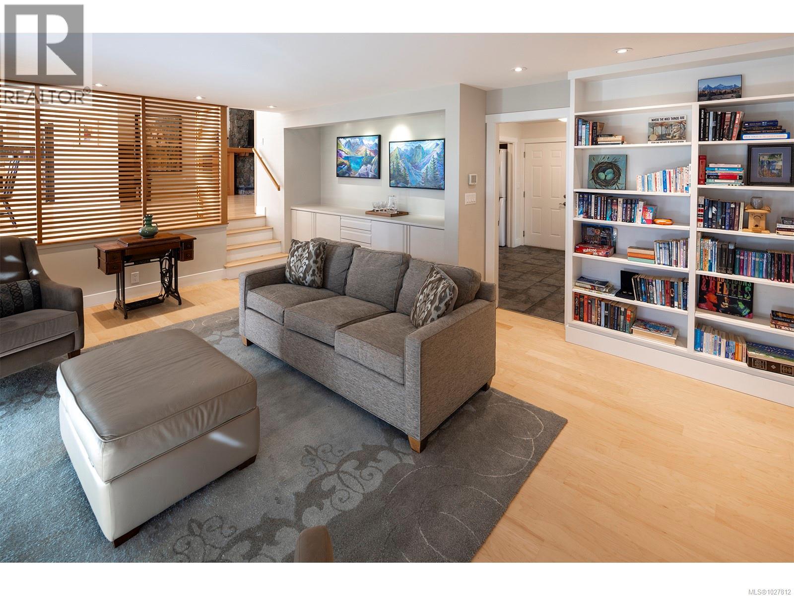  2807 Tudor Avenue, Saanich