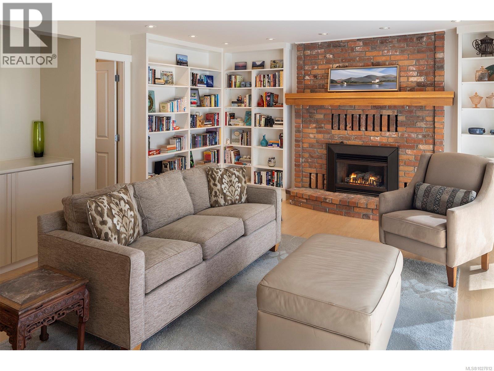  2807 Tudor Avenue, Saanich