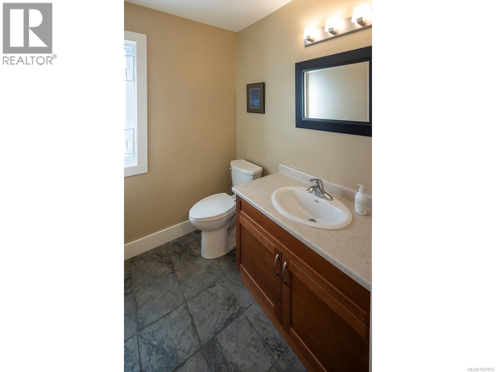  2807 Tudor Avenue, Saanich