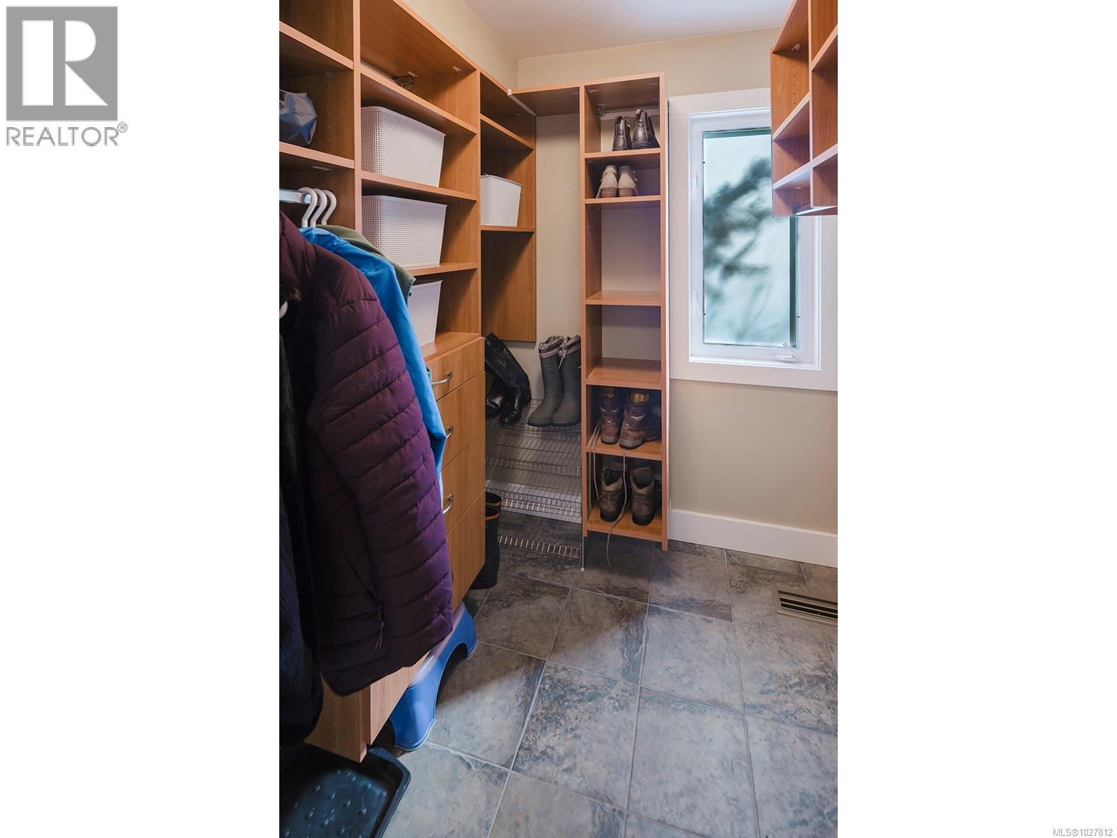  2807 Tudor Avenue, Saanich