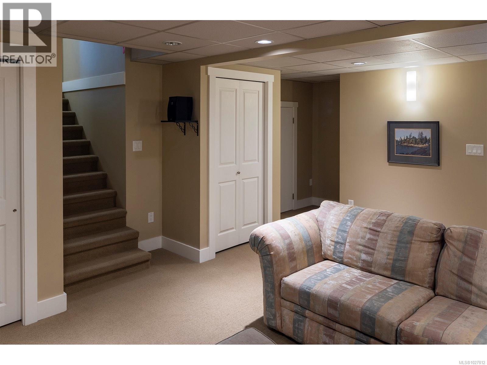  2807 Tudor Avenue, Saanich