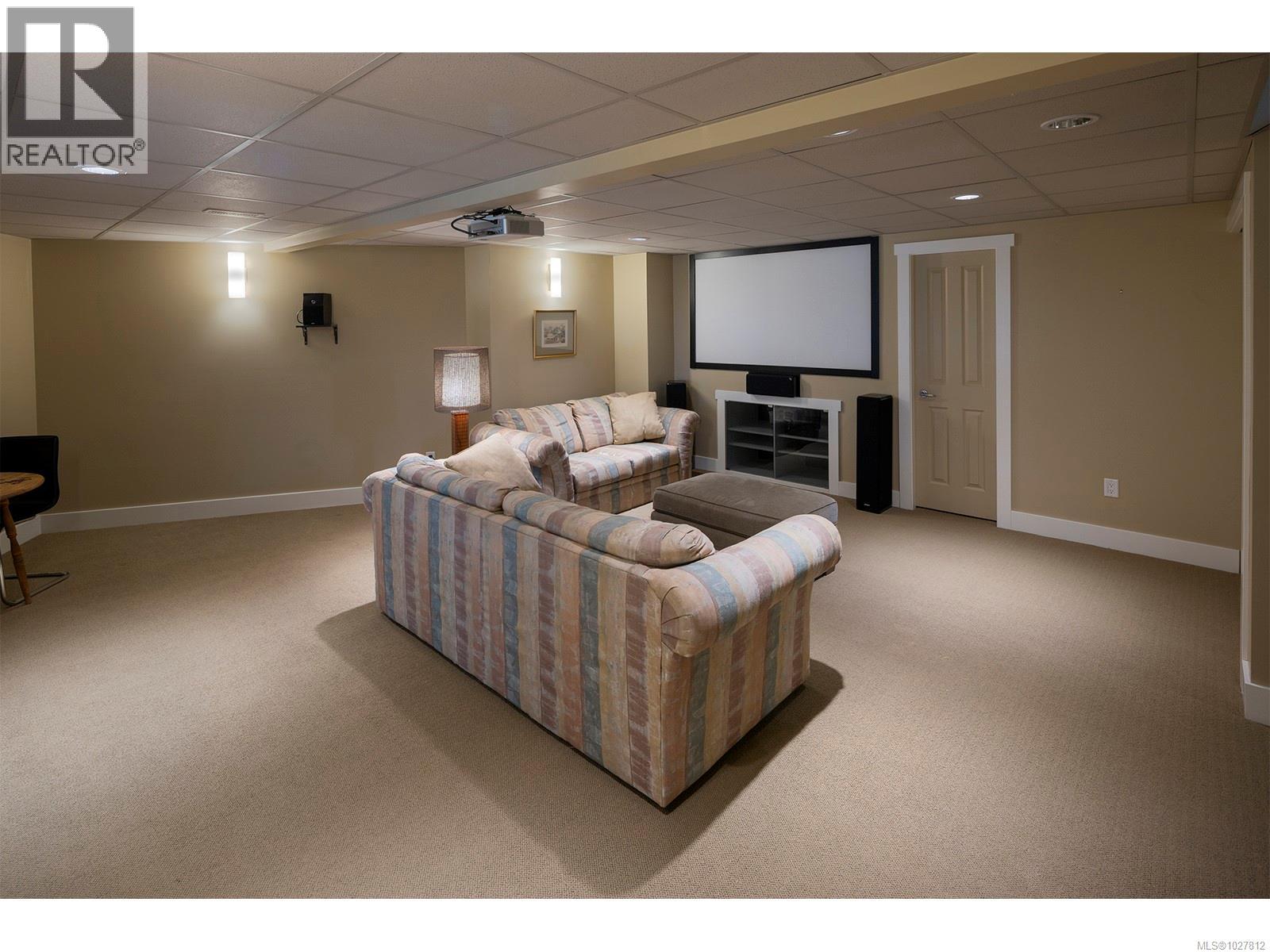  2807 Tudor Avenue, Saanich