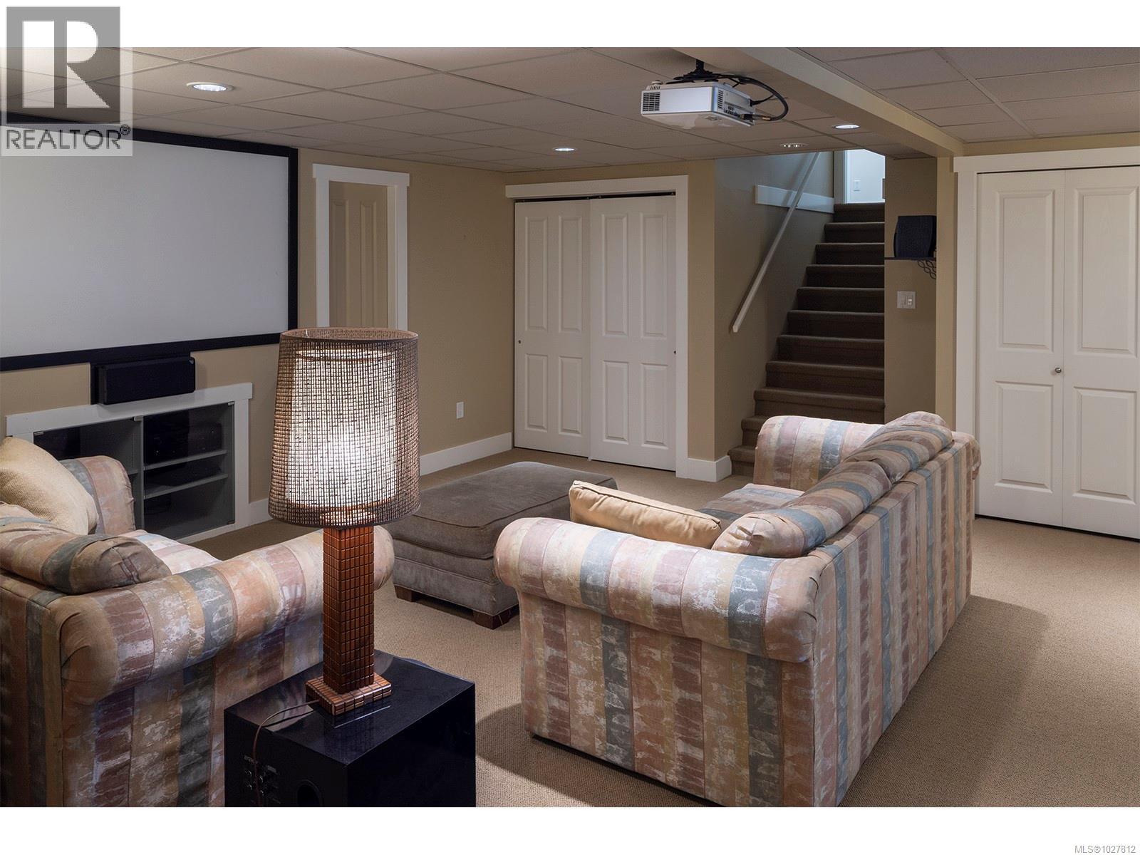  2807 Tudor Avenue, Saanich