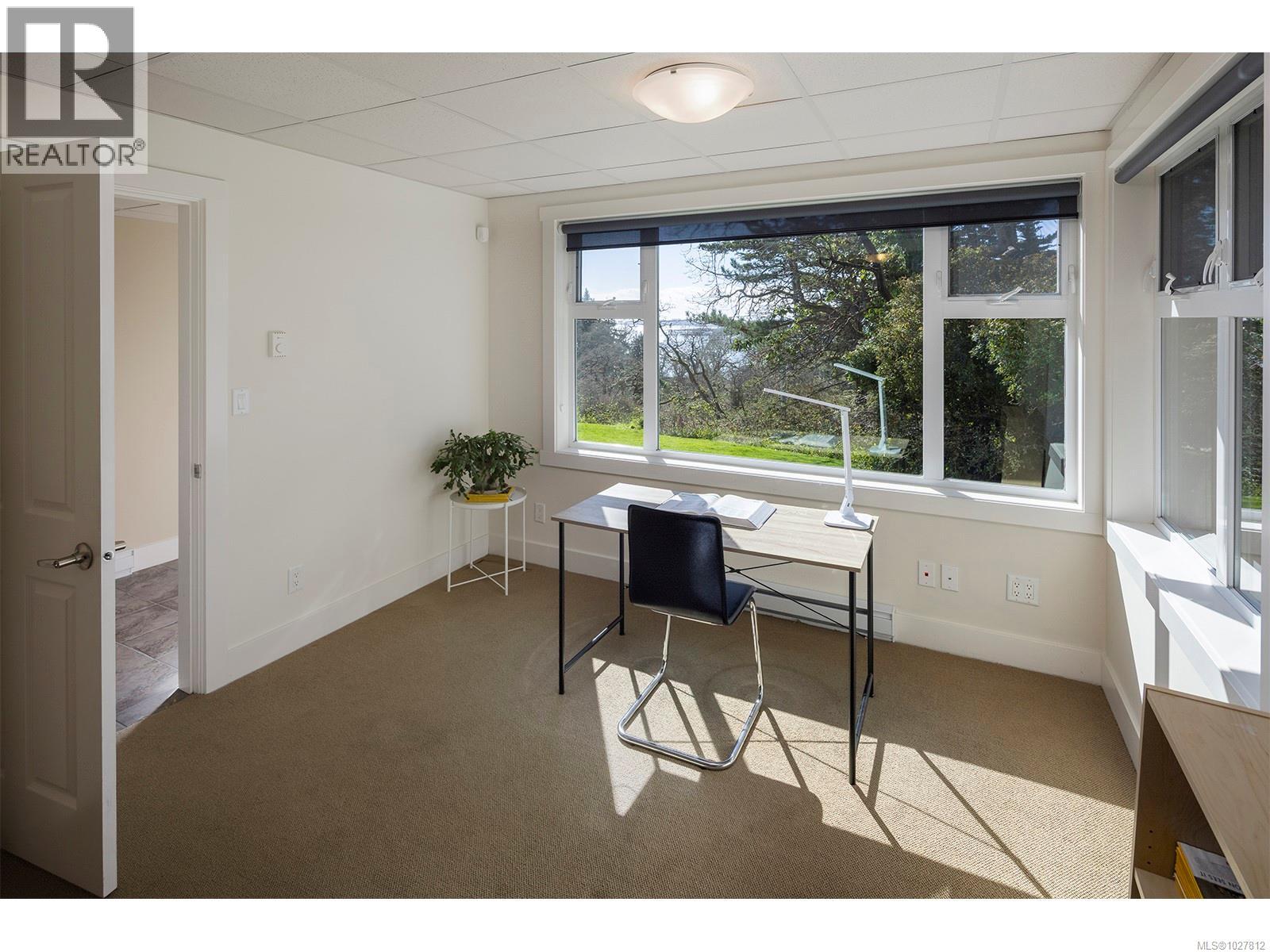  2807 Tudor Avenue, Saanich