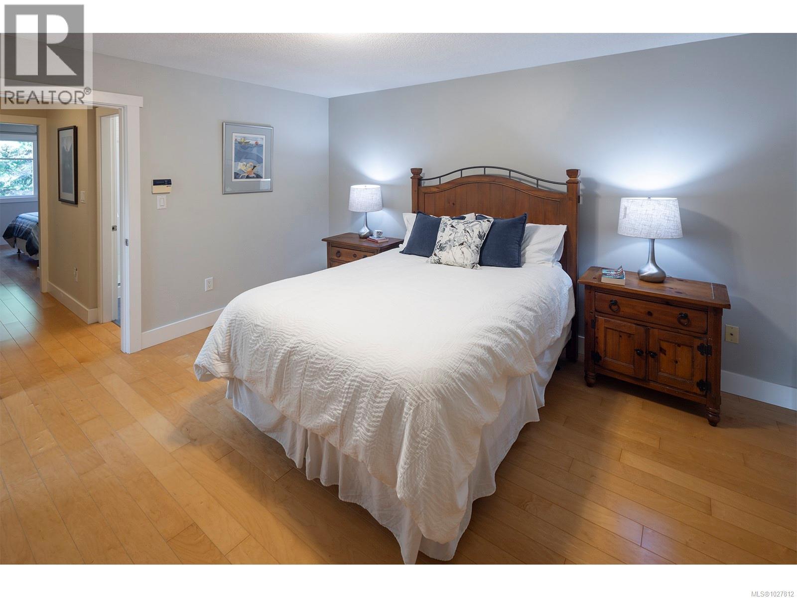  2807 Tudor Avenue, Saanich