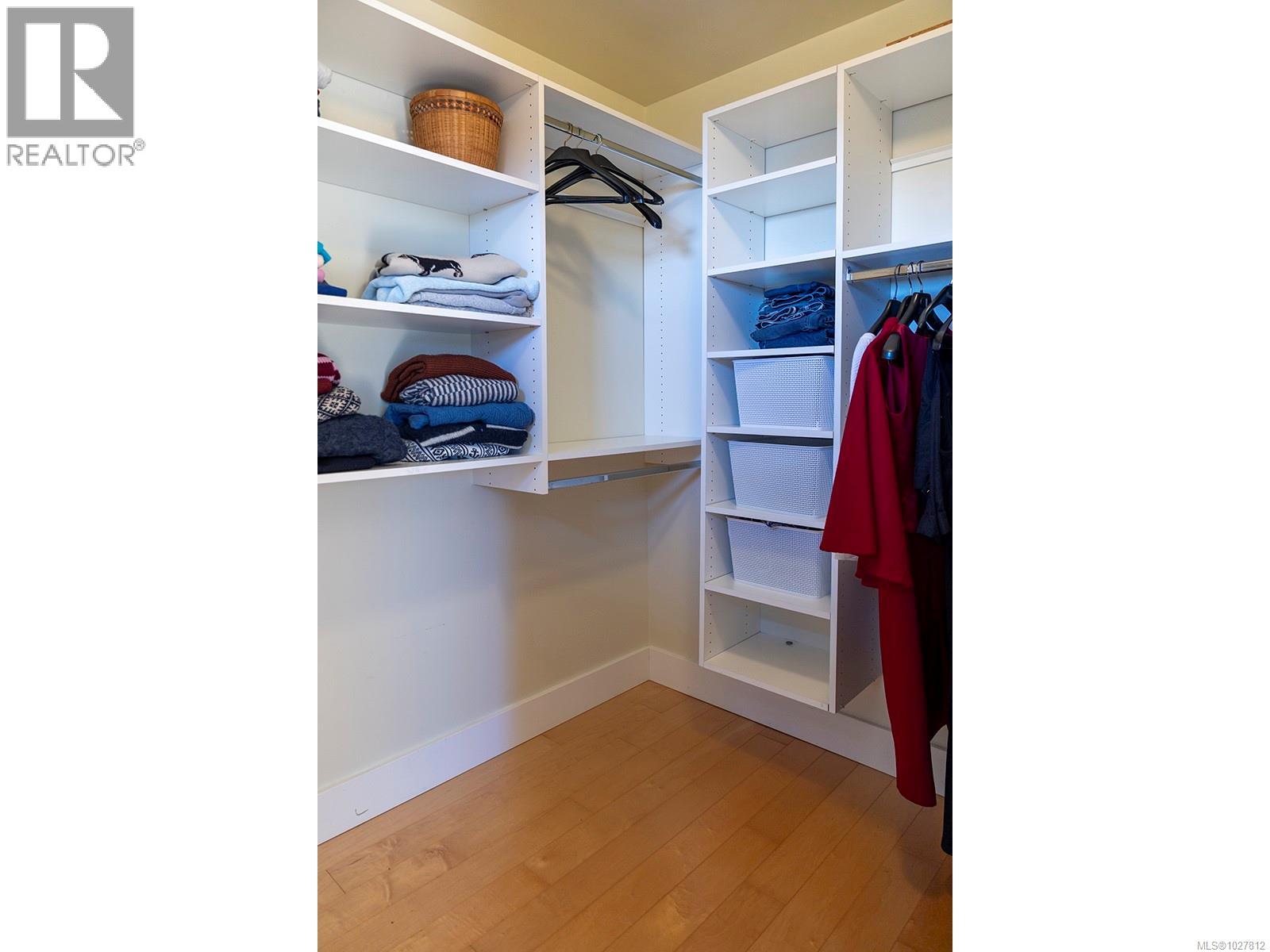  2807 Tudor Avenue, Saanich