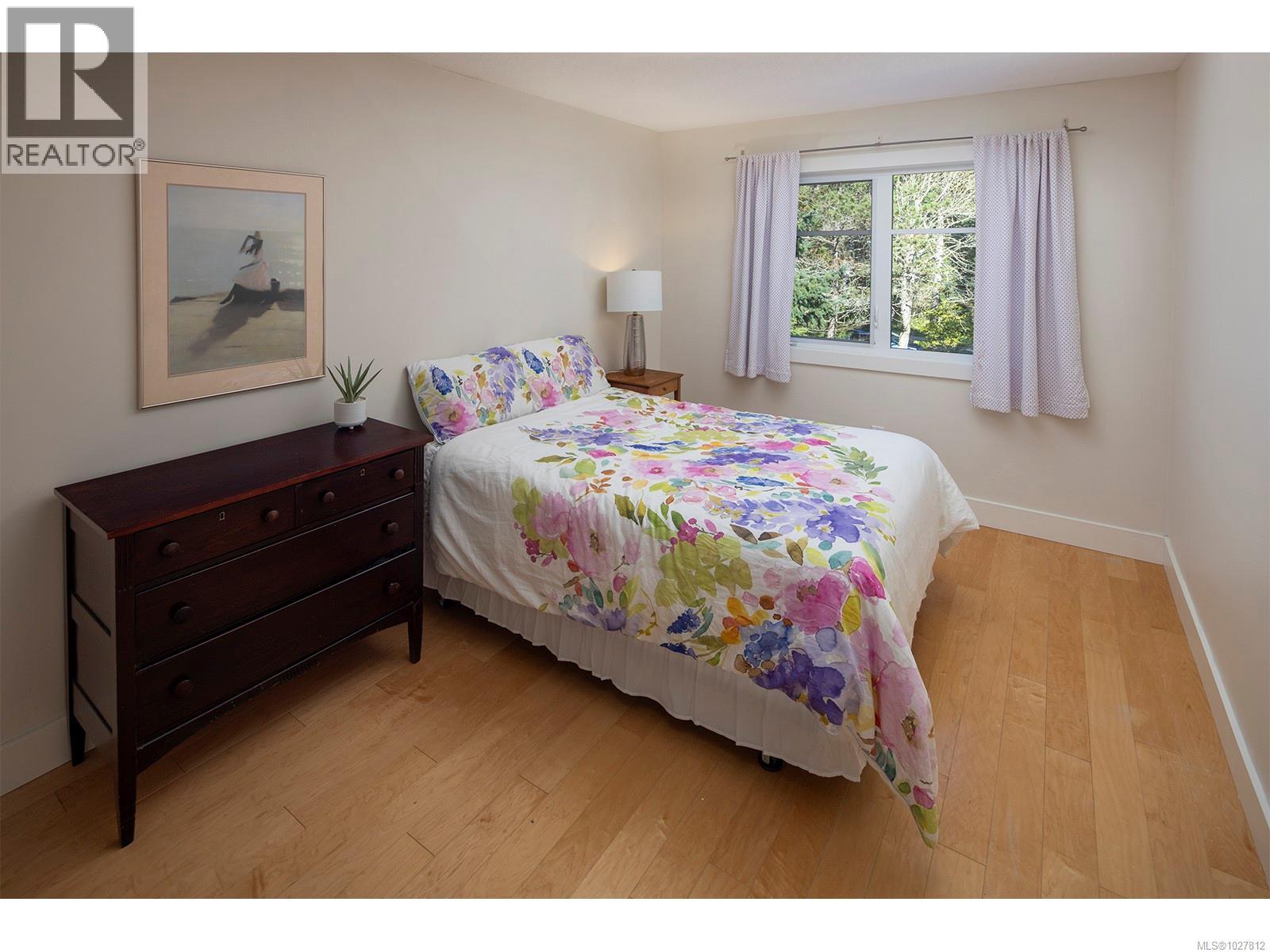  2807 Tudor Avenue, Saanich