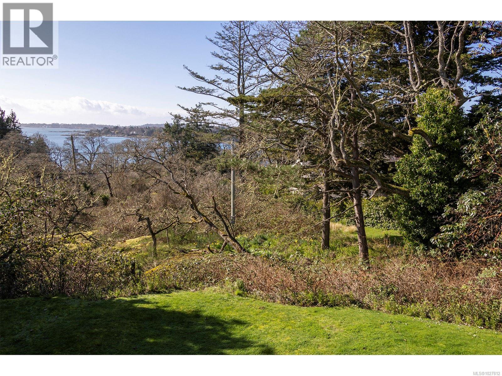  2807 Tudor Avenue, Saanich