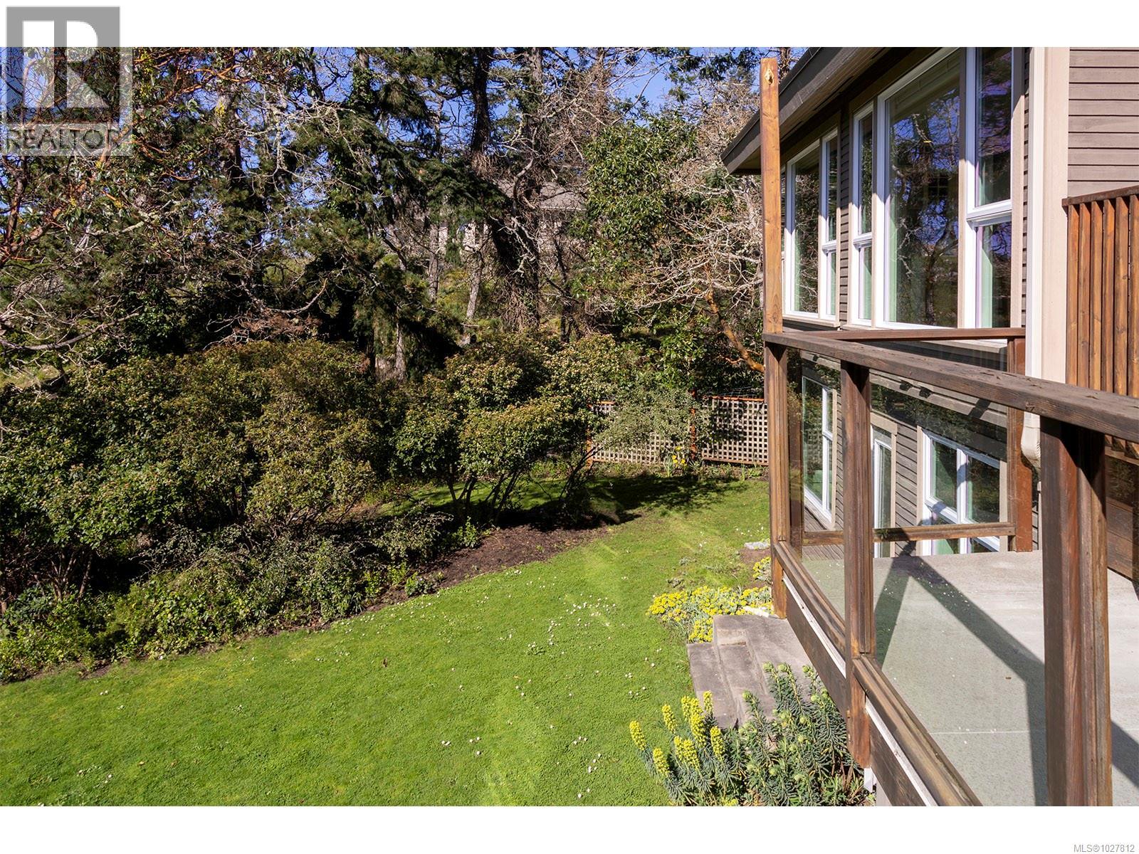  2807 Tudor Avenue, Saanich