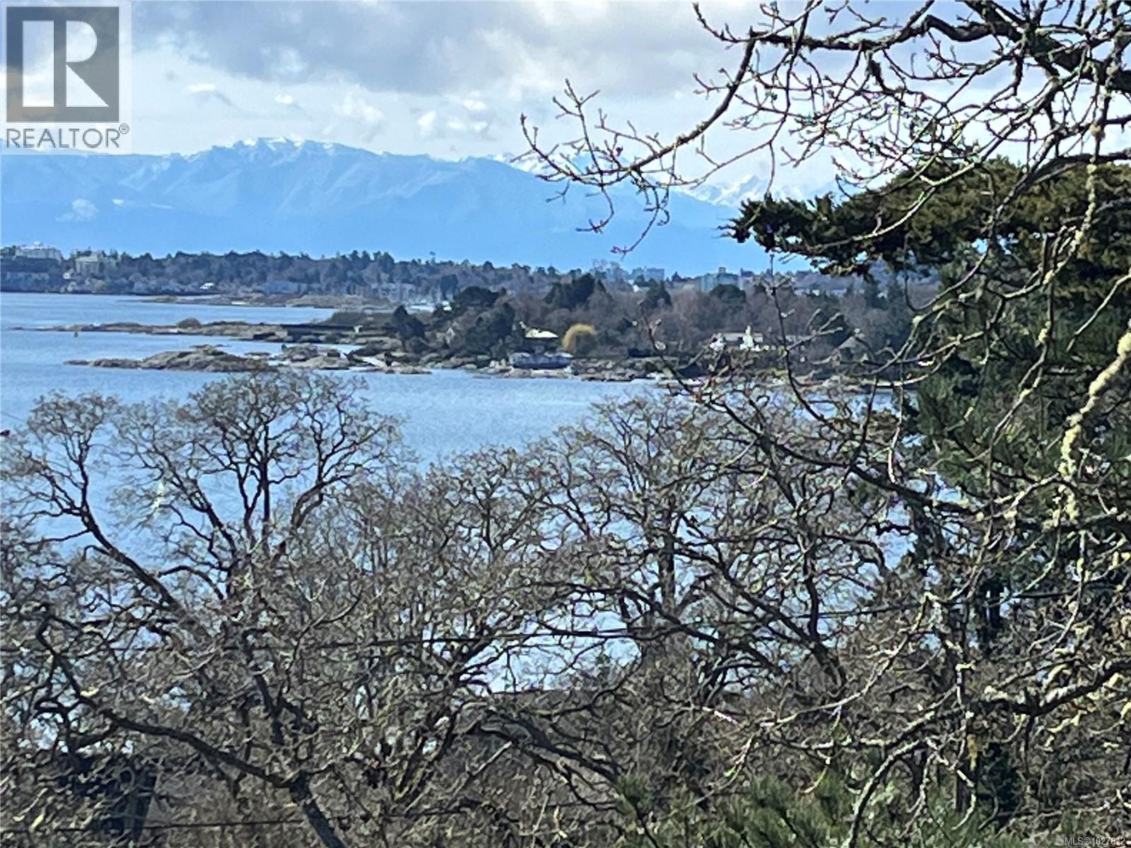  2807 Tudor Avenue, Saanich