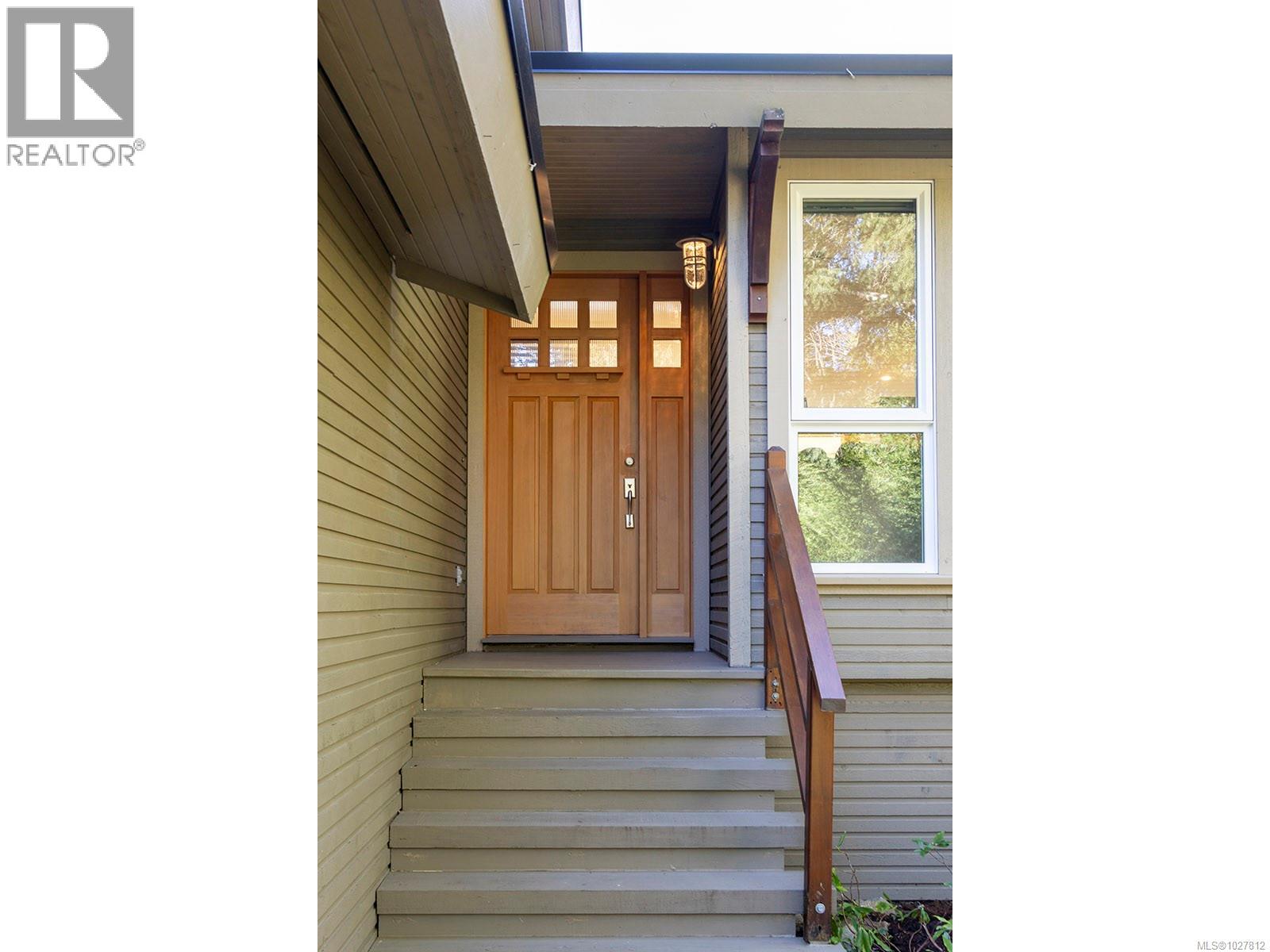  2807 Tudor Avenue, Saanich