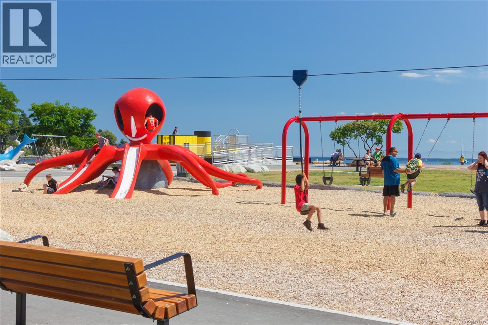  2807 Tudor Avenue, Saanich