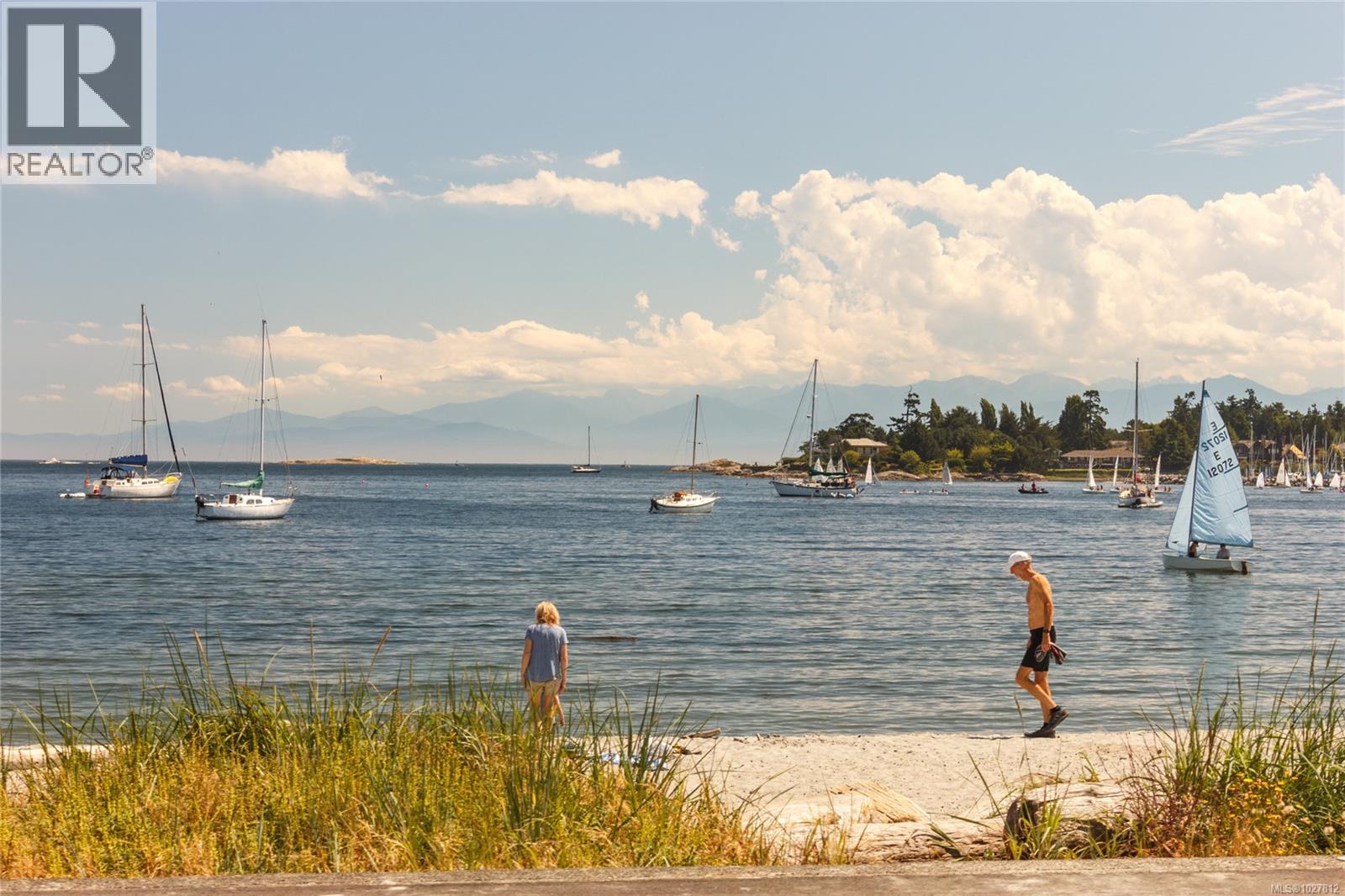  2807 Tudor Avenue, Saanich